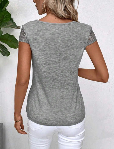 Remera Escote V