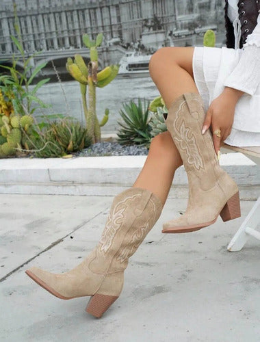 Bota Texana Camel Bordada Media Caña Kica