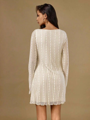 Vestido Corto Manga Larga Bordado