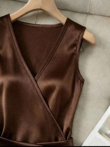 Vestido De Fiesta Corto Raso Cuello V Con Detalle Kica Chocolate Raso S